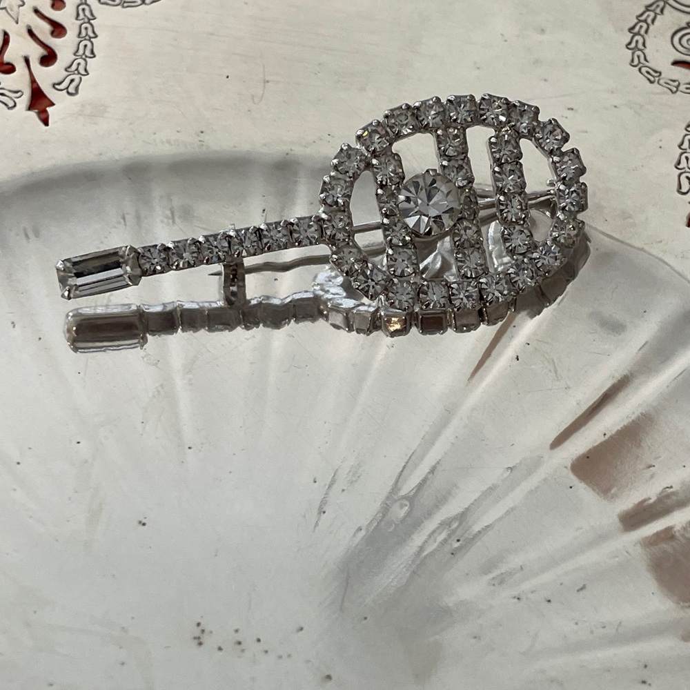 Elegant Silver Tone Tennis Brooch